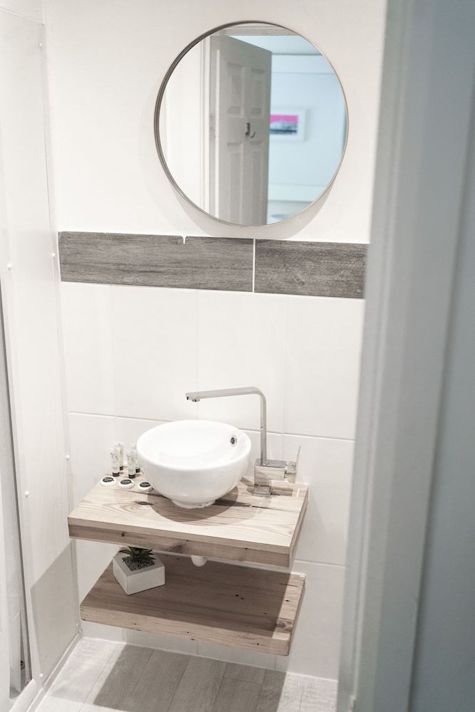 Sea Breeze Brighton0