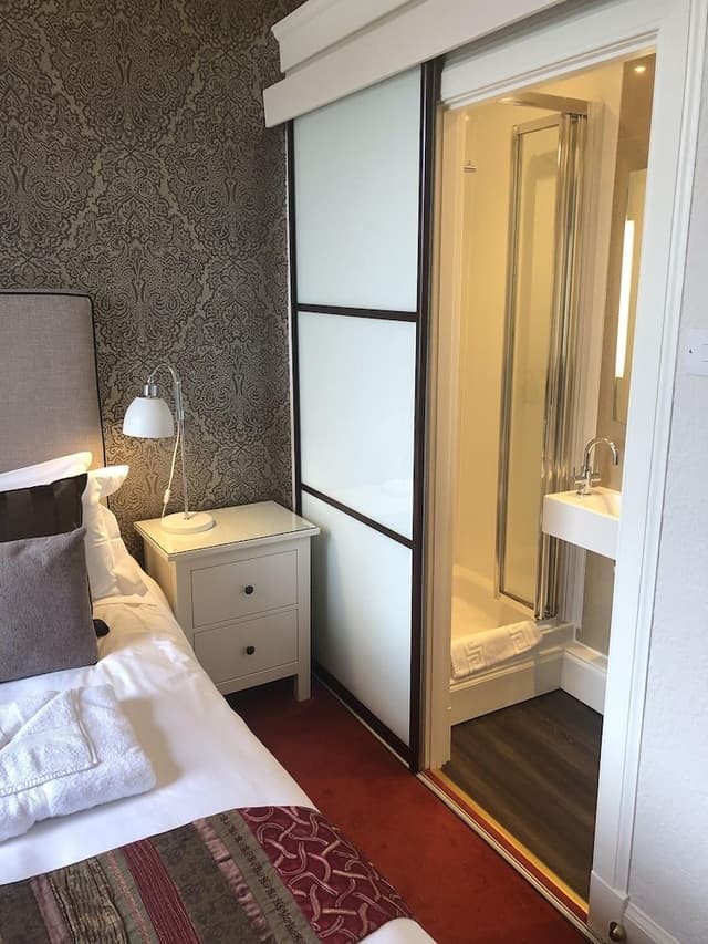 Standard Double Room, Ensuite, Garden View (2)