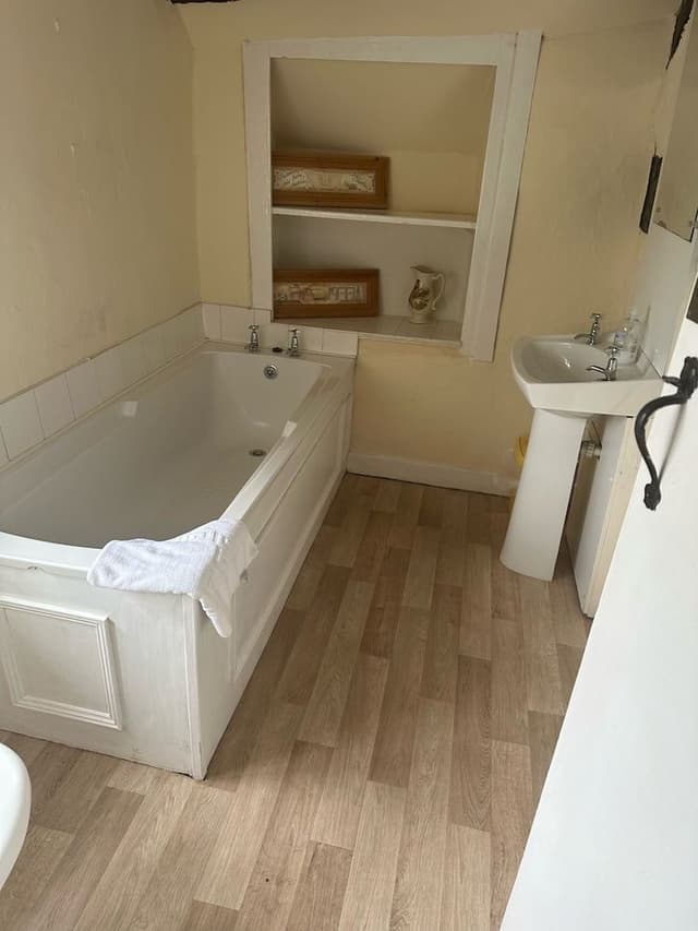 Basic Double Room, Ensuite