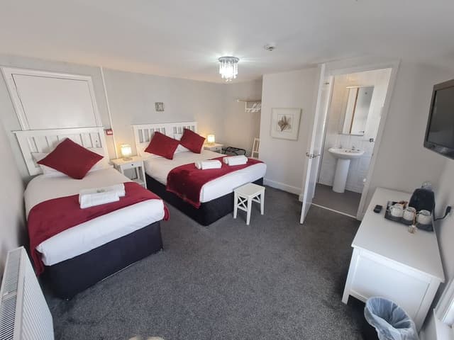 Room 8- Second Floor Family Room En-suite