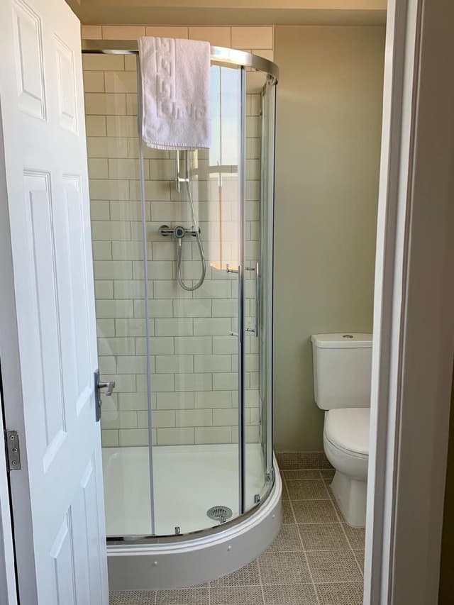 Single room-Superior-Ensuite with Shower