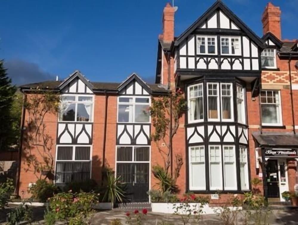 Bryn Woodlands House1