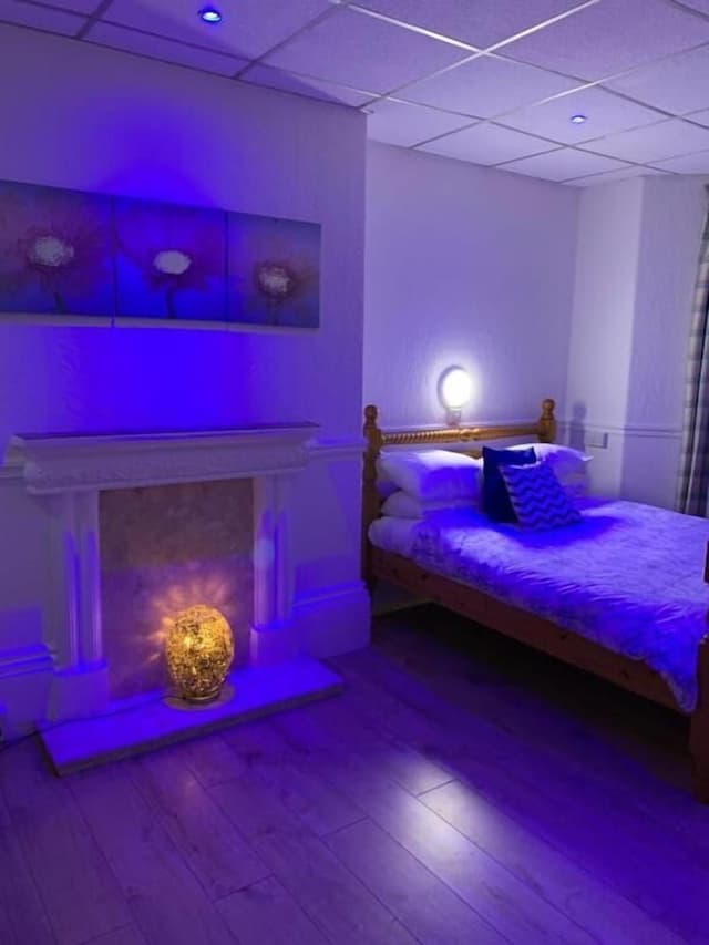 Family Room (2 Adults & 3 Children)