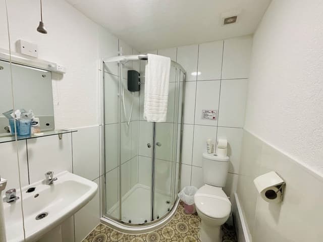 Family Room (2 Adults & 3 Children)