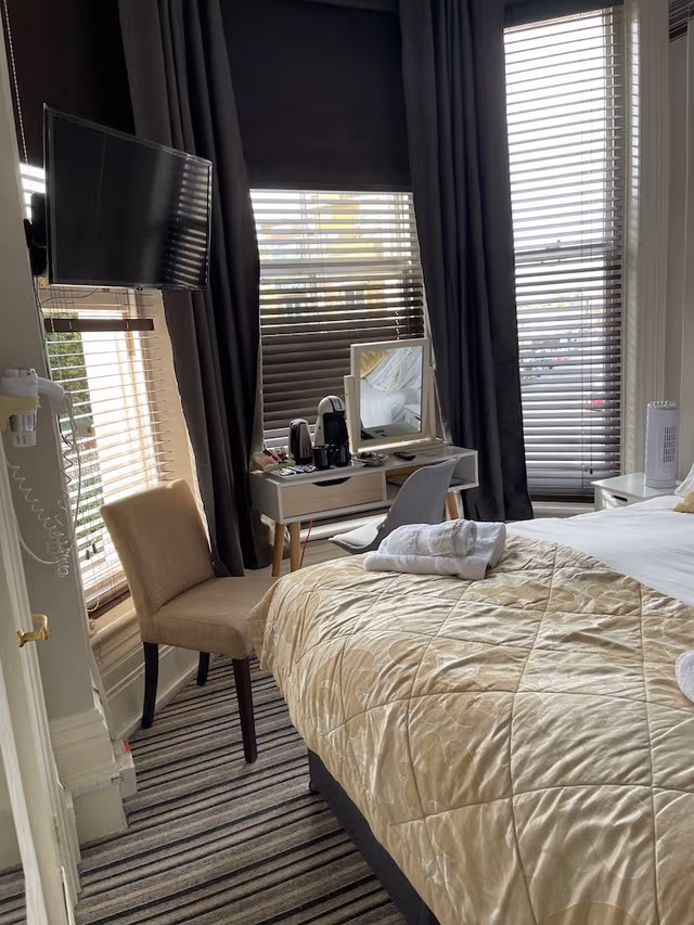 Double or Twin Room, Ensuite (SuperKing)