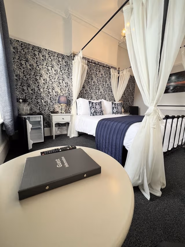 Superior Double Room (Four Poster)