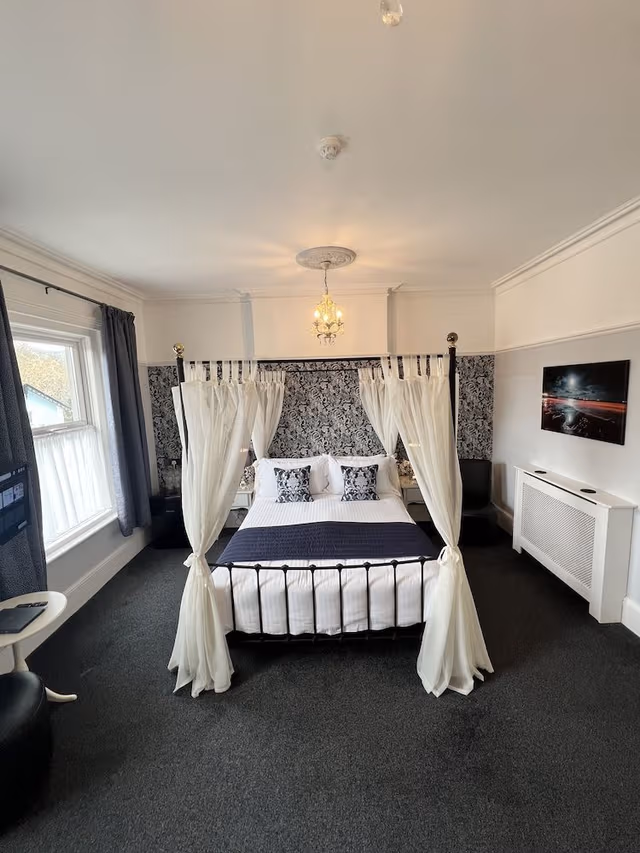 Superior Double Room (Four Poster)