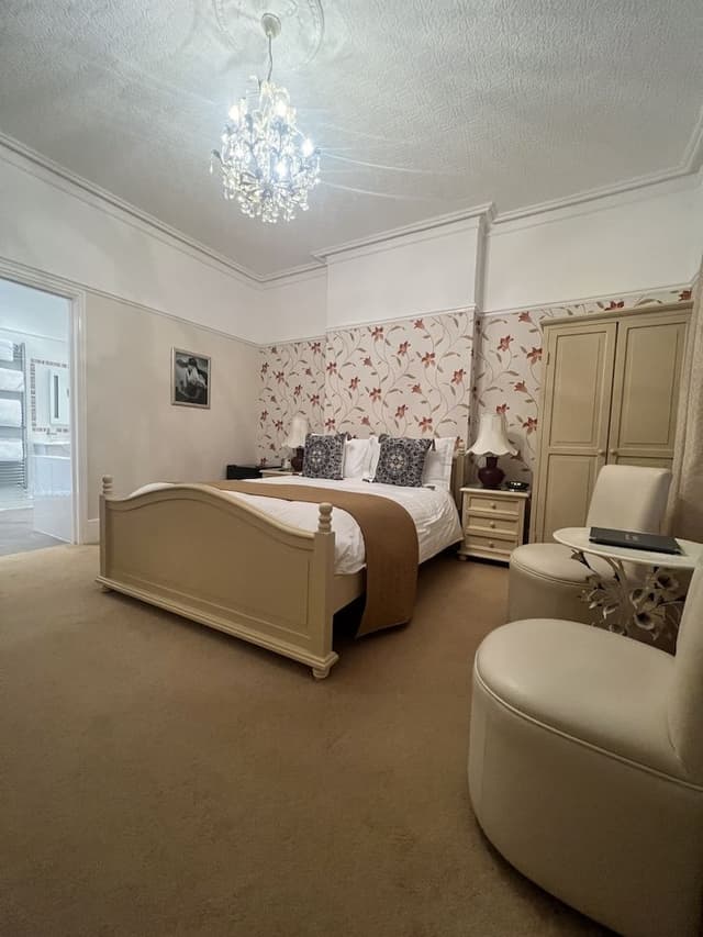 Superior Double Room, Bathtub