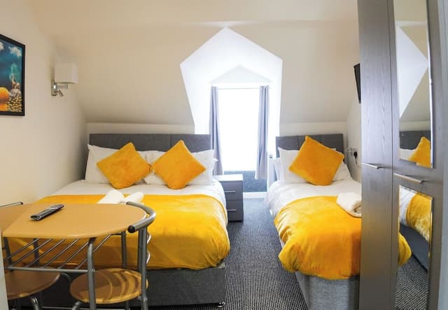 Triple Room (Room 9)