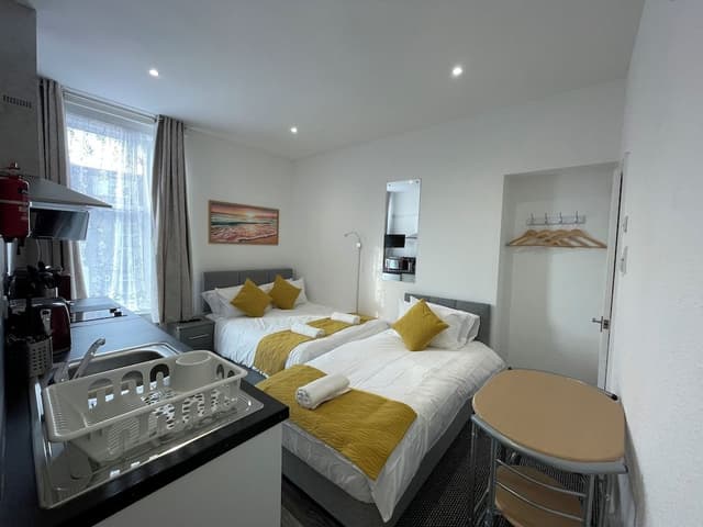 Triple Room (Room 7)