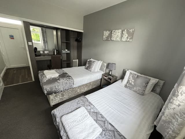 Twin Room, Ensuite