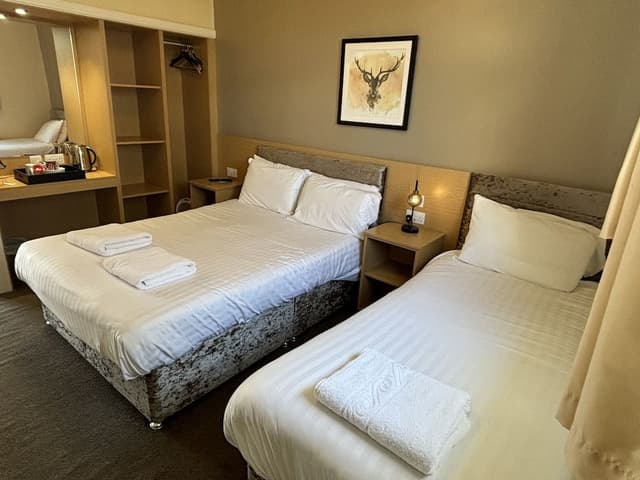 Suite, Ensuite (2 Adults & 1 Child)