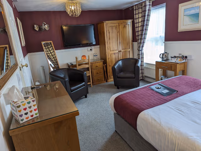 King-Superior-Ensuite with Shower-First Floor