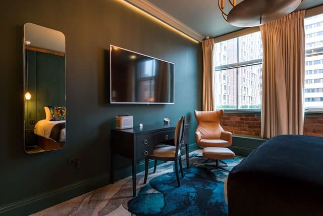 Classic Room, 1 King Bed, Non Smoking