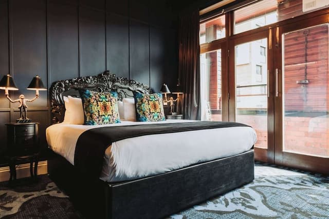 Deluxe Room, 1 King Bed, Non Smoking, Balcony