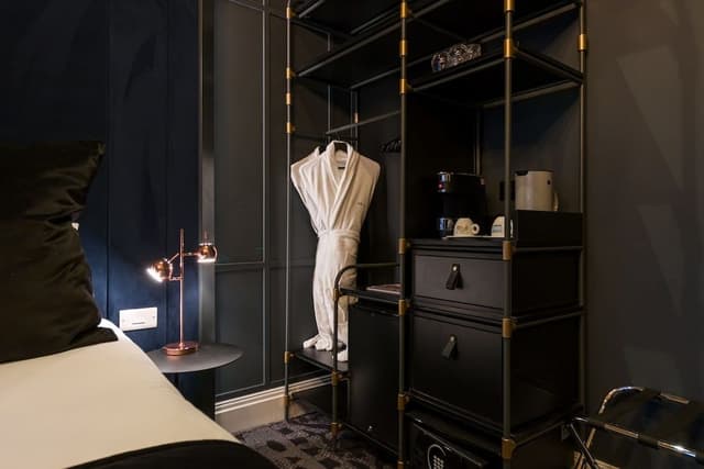 Deluxe Room, 1 King Bed, Non Smoking, Balcony