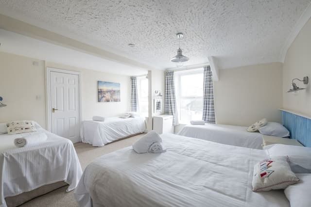 Family Room, Partial Sea View (Room 8)