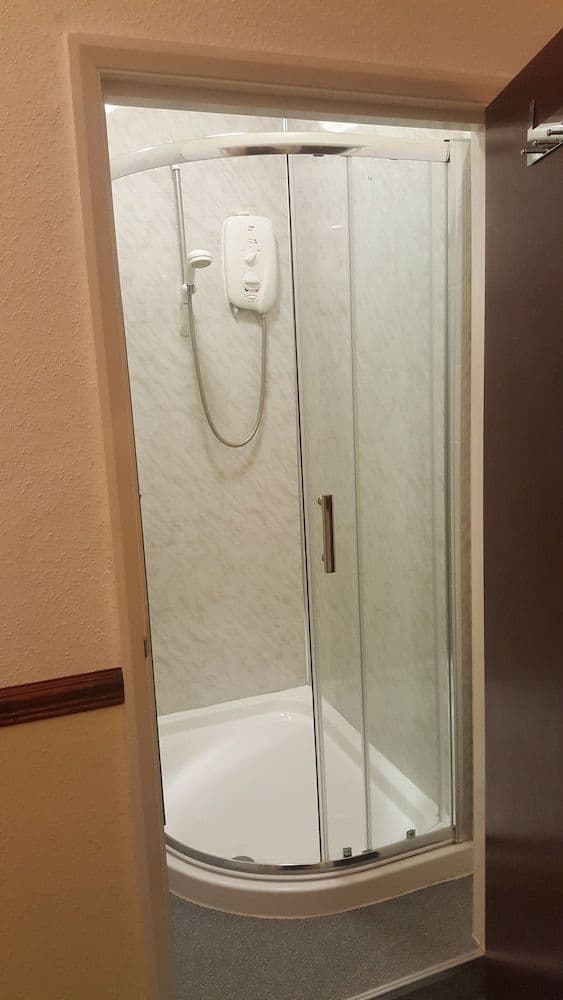 Standard Twin Room, 2 Twin Beds, Shared Bathroom (Multiple Beds)