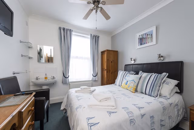 Double Room, Ensuite (Small - Room 3, 1st Floor)