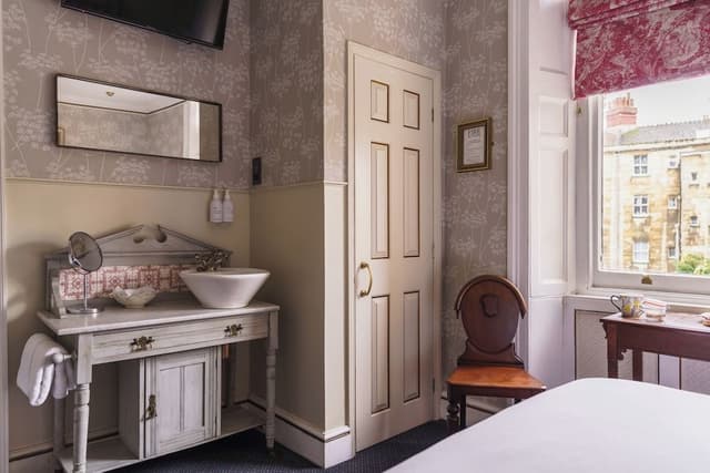 Snug Double Room, Ensuite