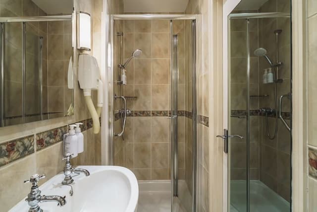 Standard Room, 2 Twin Beds, Ensuite