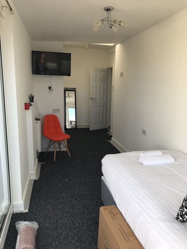 Basic Single Room, 1 Twin Bed, Ensuite