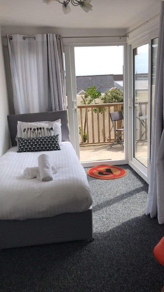 Basic Single Room, 1 Twin Bed, Ensuite
