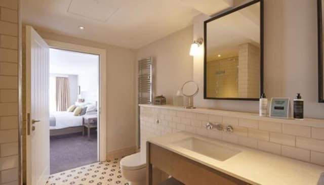 Riverside Suite