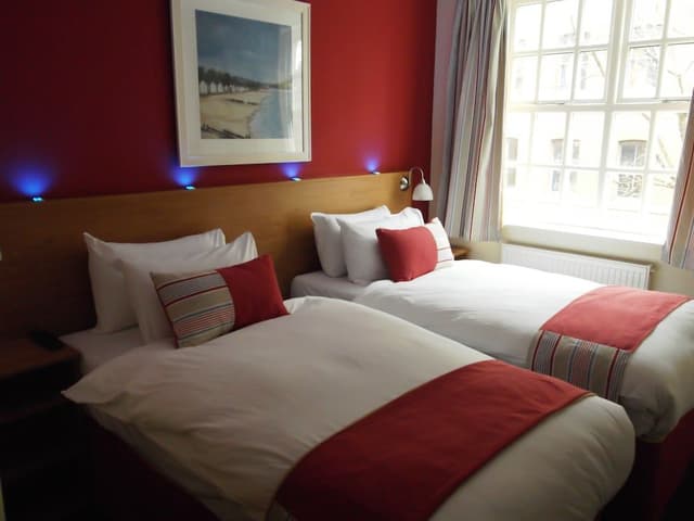Standard Twin Room