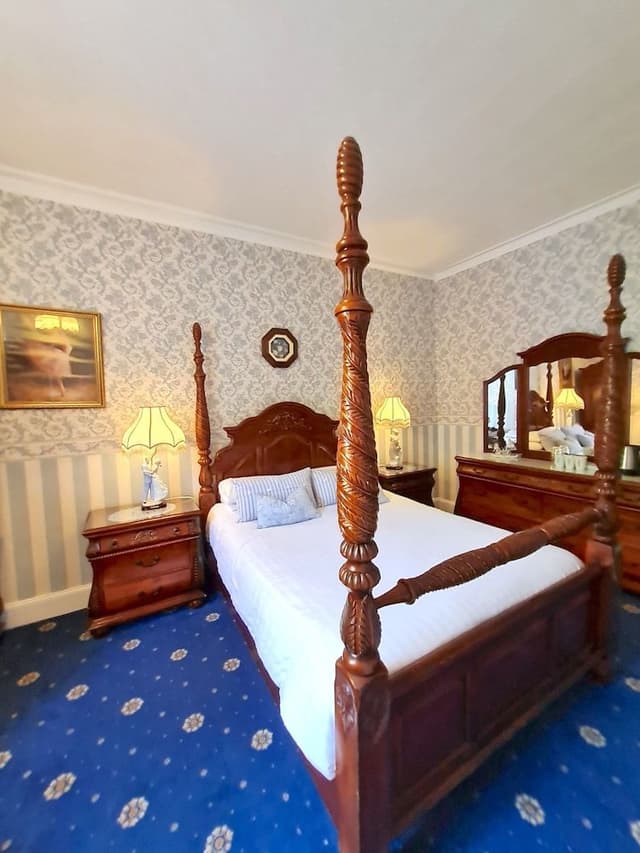 Deluxe Double or Twin Room (Four Poster, Room 8)