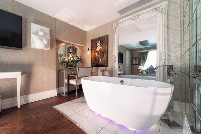 Deluxe Suite