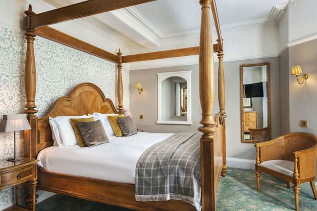 Four Poster Room