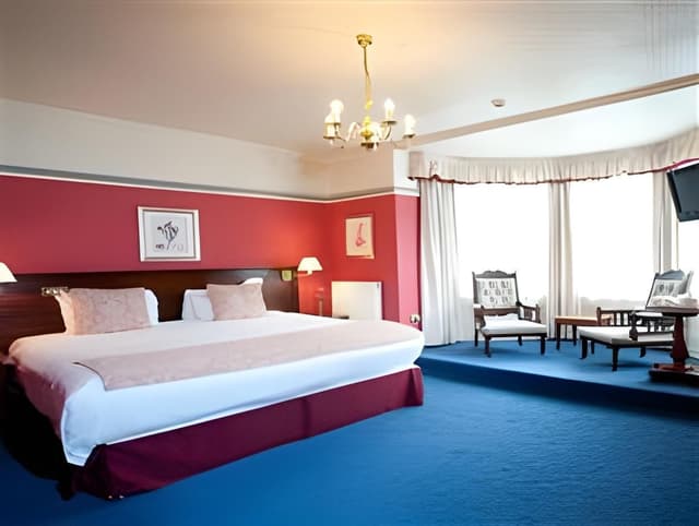 Classic Double or Twin Room (please specify on bo
