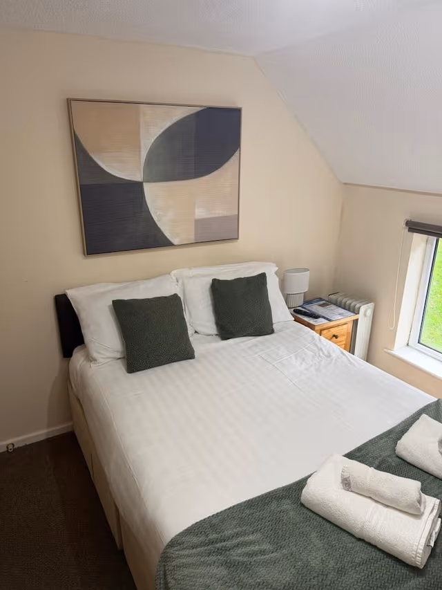 Double Room, Ensuite (Small)