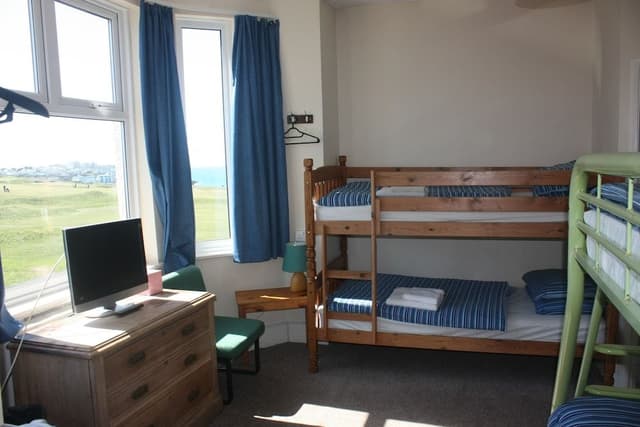 Room, Ensuite (6 person room)