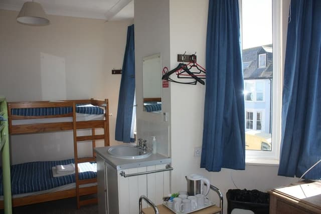 Room, Ensuite (6 person room)