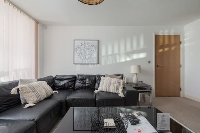 City Apartment, 2 Double Beds