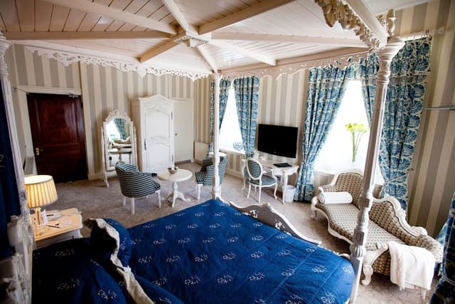 Superior Feature Room