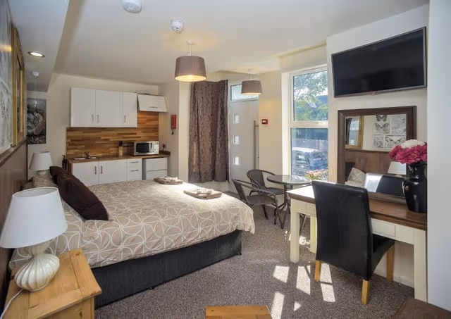 Standard Studio, Ensuite