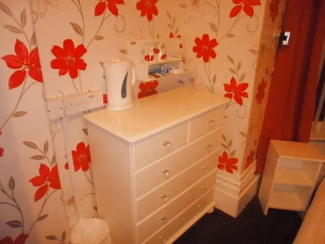 Suite, Ensuite (Room 4, sleeps 5)