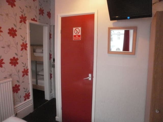 Suite, Ensuite (Room 4, sleeps 5)