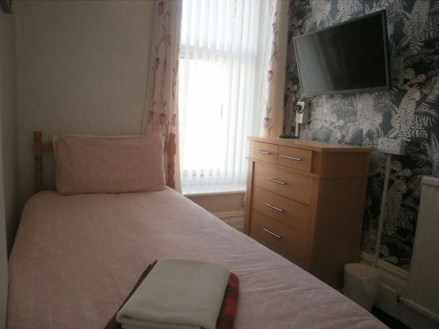 Suite, Ensuite (Room 4, sleeps 5)
