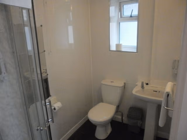 Suite, Ensuite (Room 4, sleeps 5)