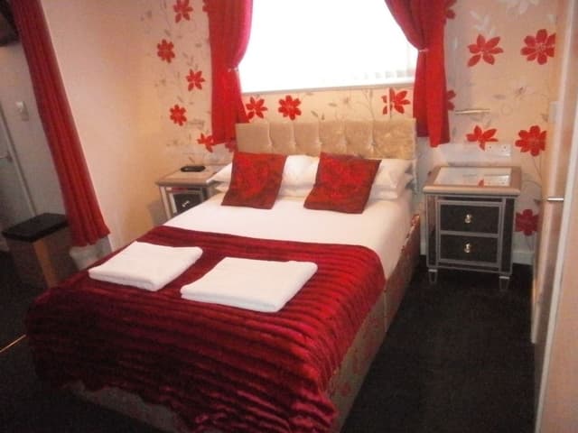Family Suite, Ensuite (Room 9, sleeps 4)