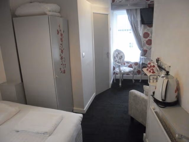 Double Room, Ensuite ( 7)