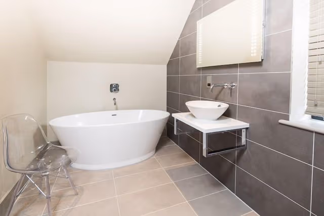 Deluxe Suite, Private Bathroom
