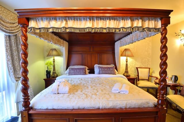 Four Poster