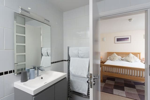 Superior Double Room, Ensuite, Harbor View