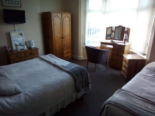 Suite, Ensuite (2 Adults and 1 Child)