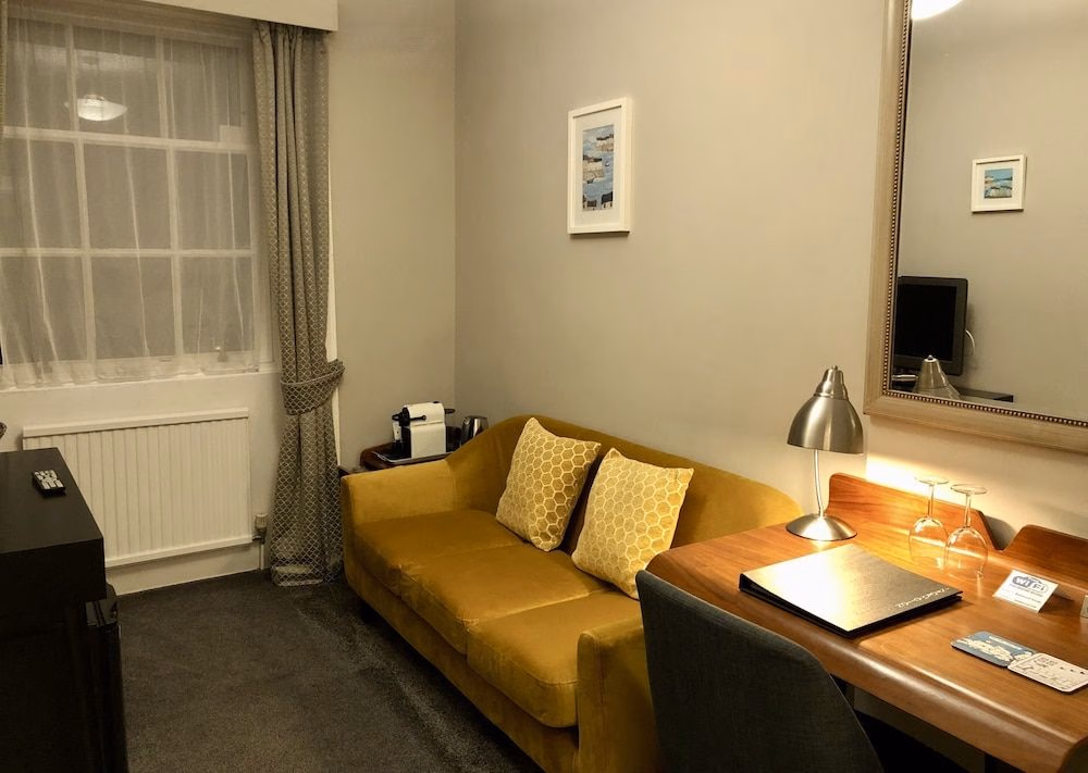 Westwood Guest House2